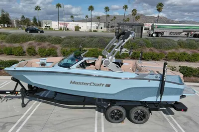 2023 MasterCraft XT22