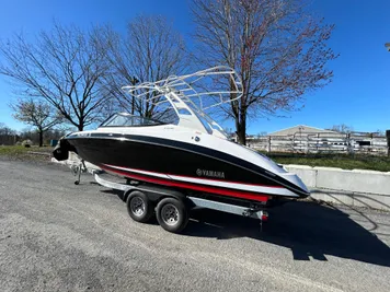 2019 Yamaha Boats 242 Limited S E-Series