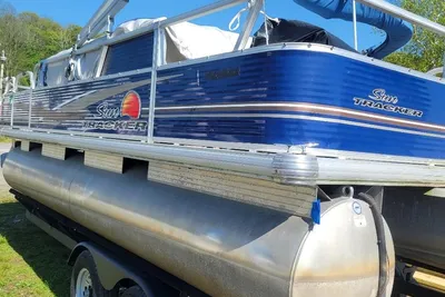 2012 Sun Tracker Fishin' Barge 20 DLX