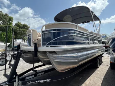 2020 Sun Tracker Party Barge 22 XP3