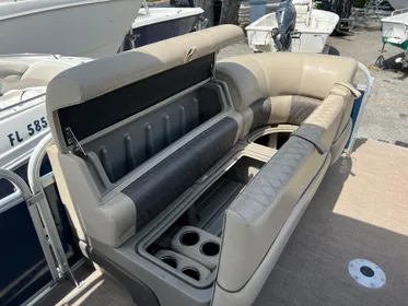 2020 Sun Tracker Party Barge 22 XP3