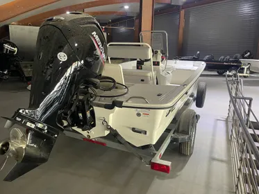 2023 Mako Pro Skiff 17 CC