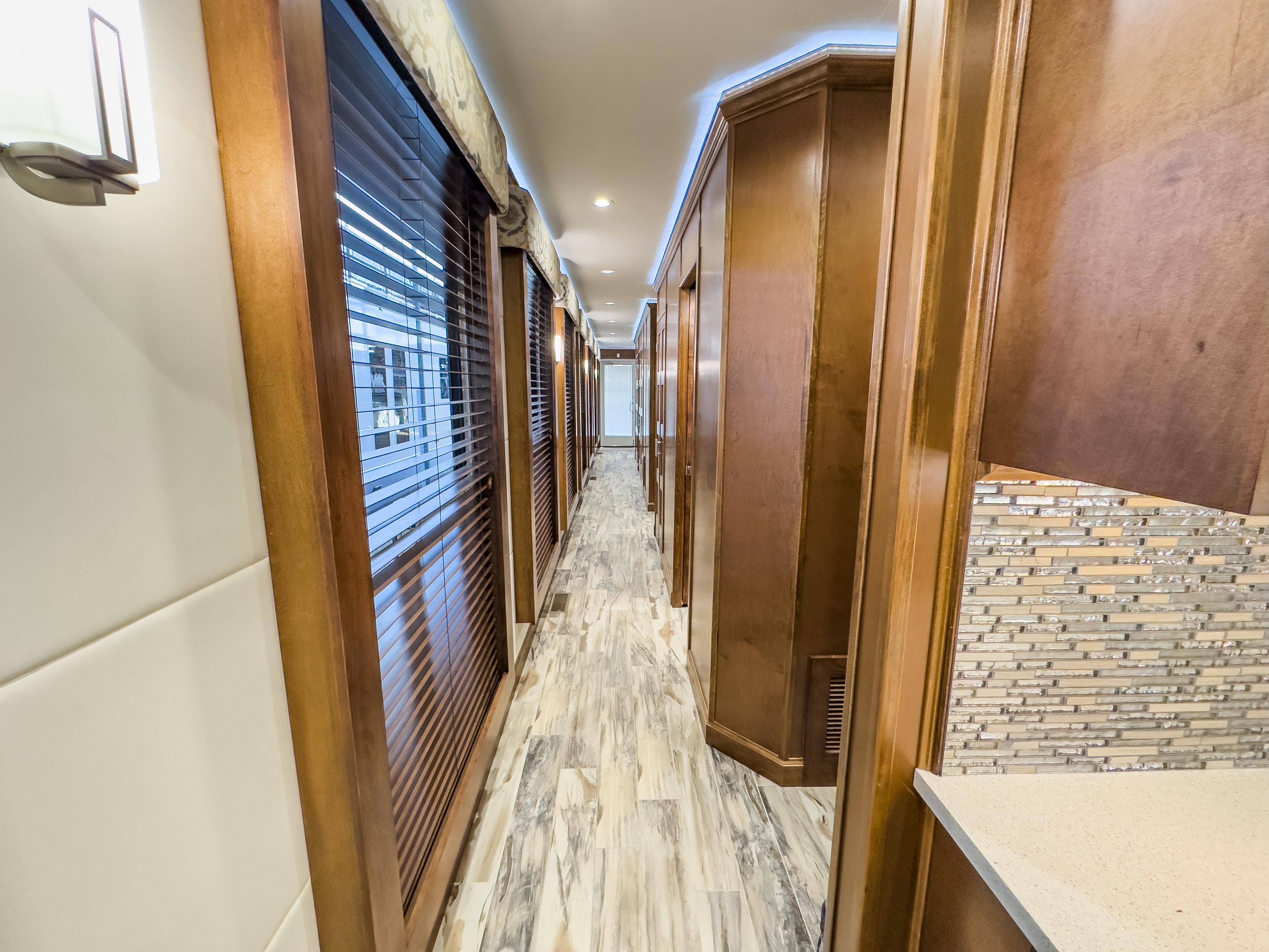 2016 Thoroughbred Houseboat