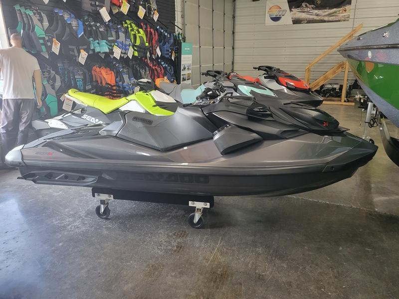 Triple black outlet waverunner