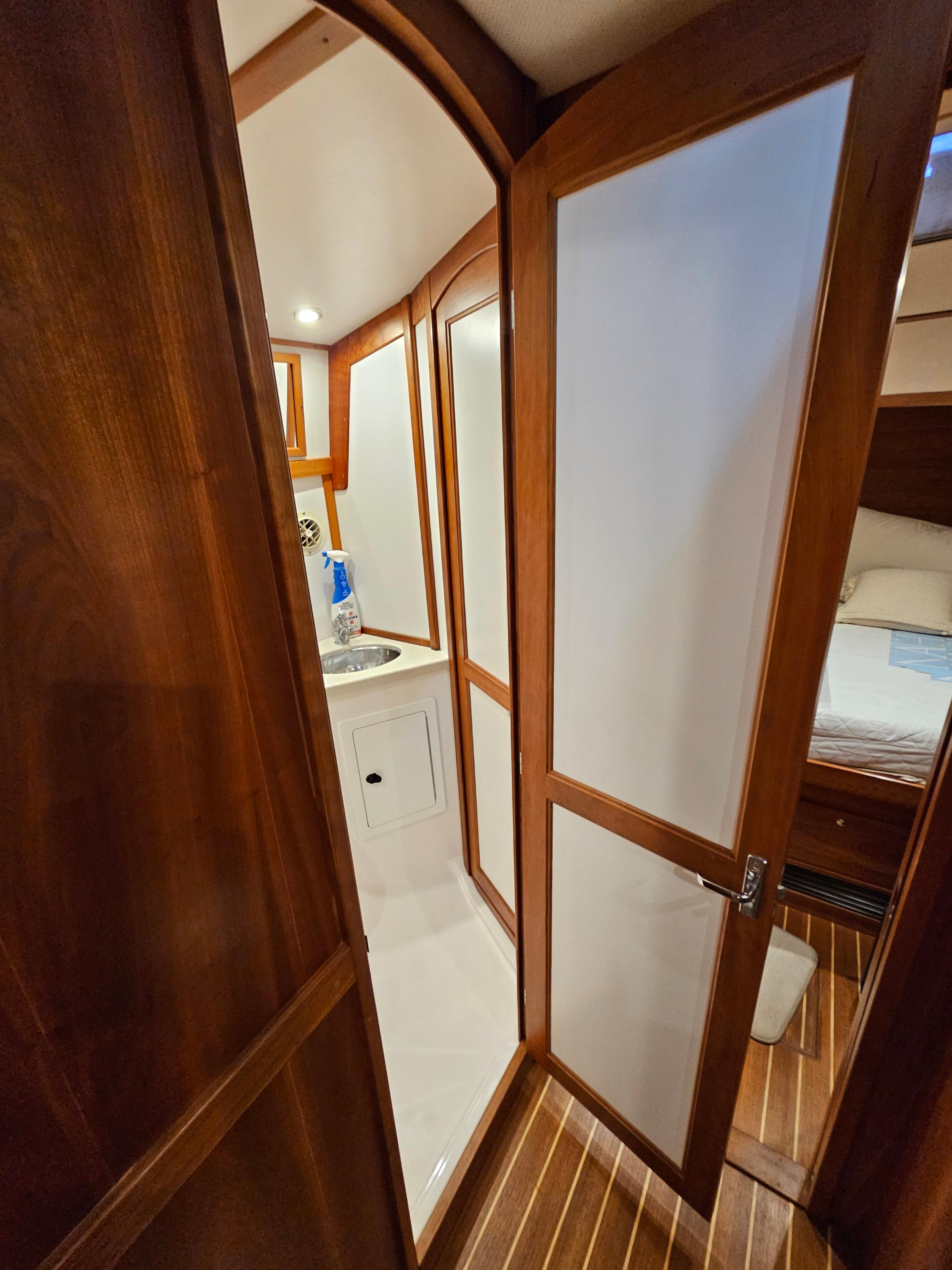 HEAD WITH PRIVATE ENTRANCE FROM MASTER STATEROOM