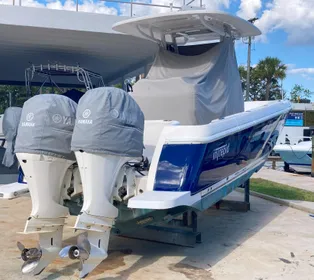 2015 Intrepid 245 Center Console