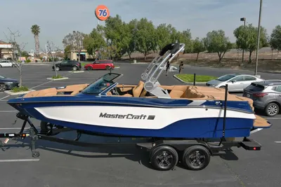 2023 MasterCraft XT22