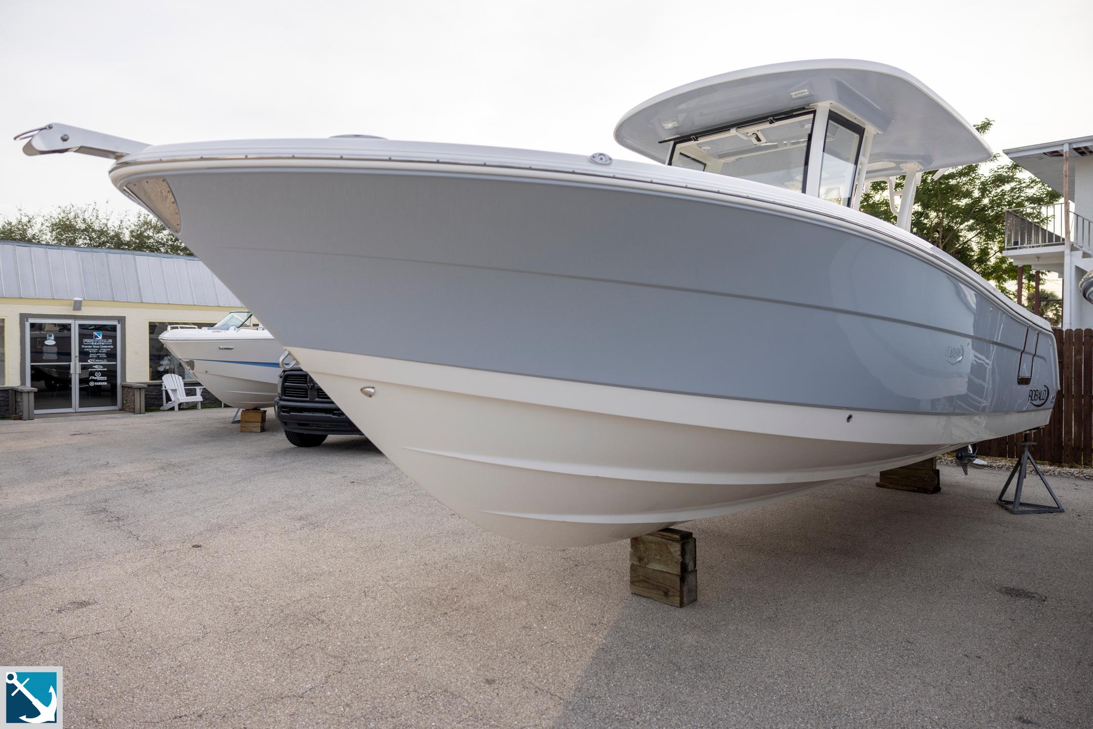 2023 Robalo R302 Center Console Center Console for sale - YachtWorld