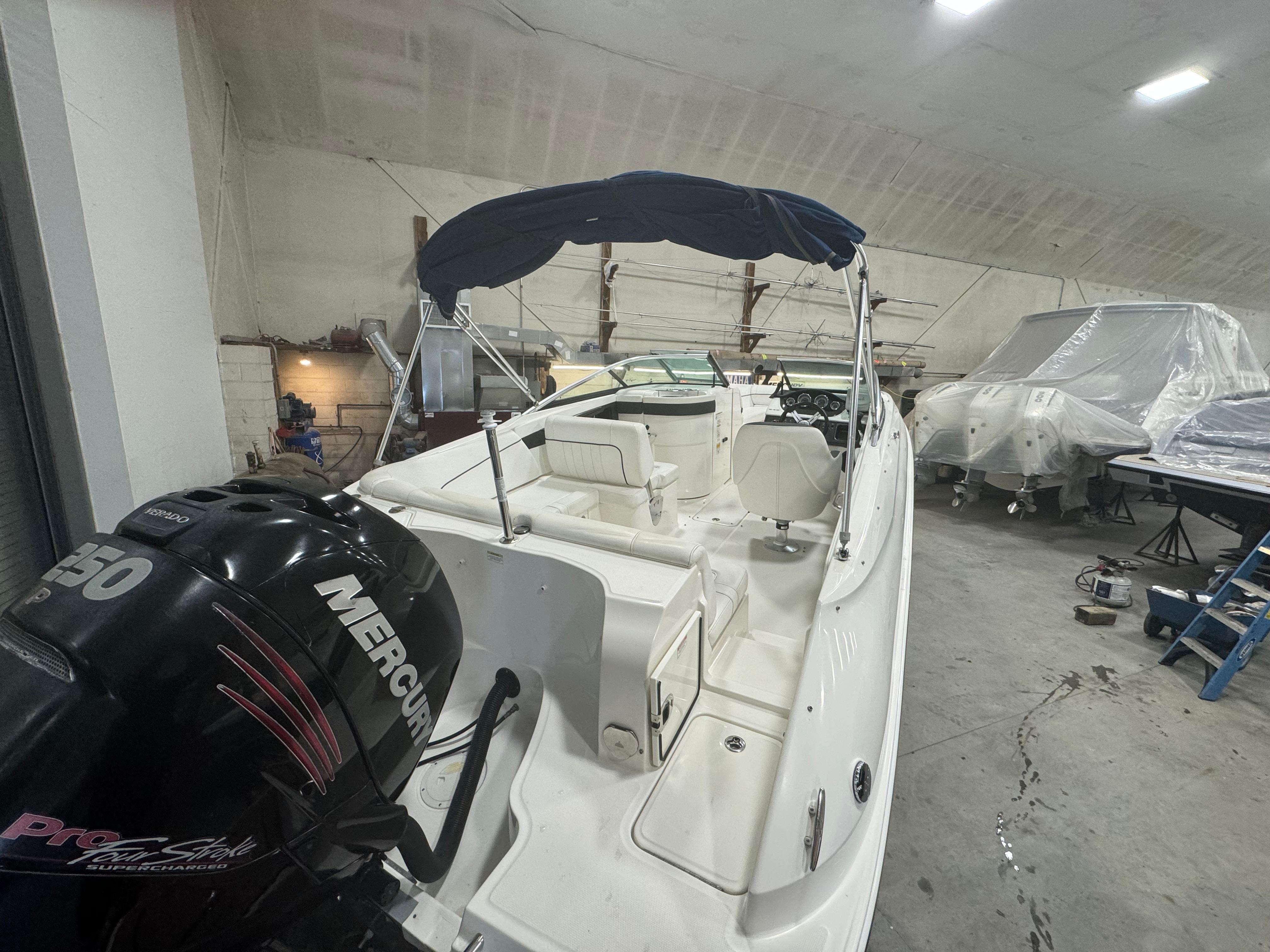 2014 Sea Ray 240 Sundeck Outboard