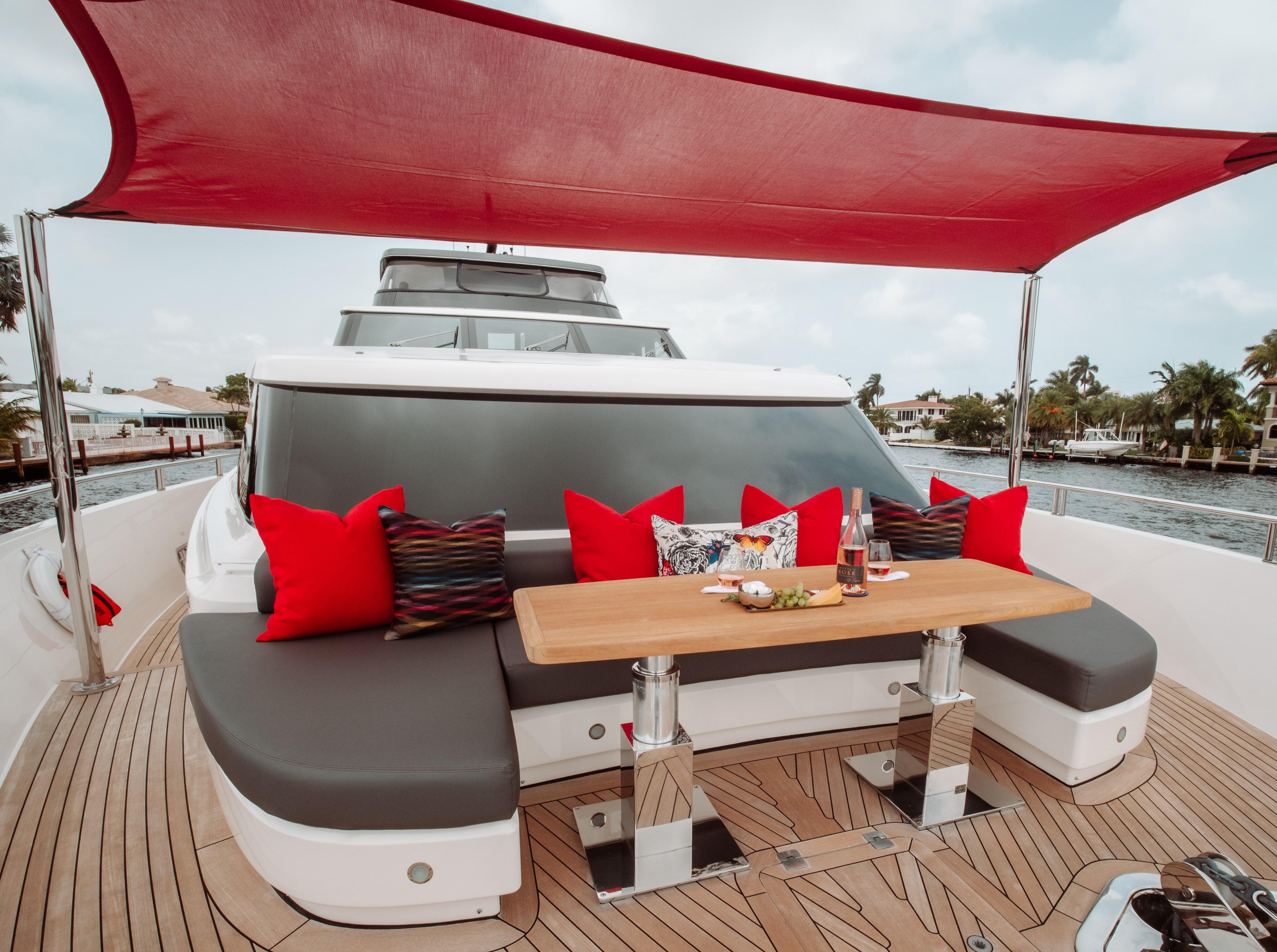 Foredeck lounge