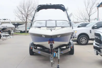 2004 Malibu Wakesetter 21 XTi