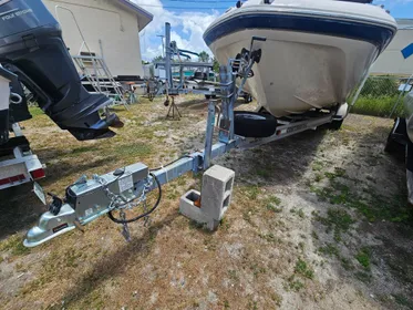 2004 Hurricane SunDeck 260 OB