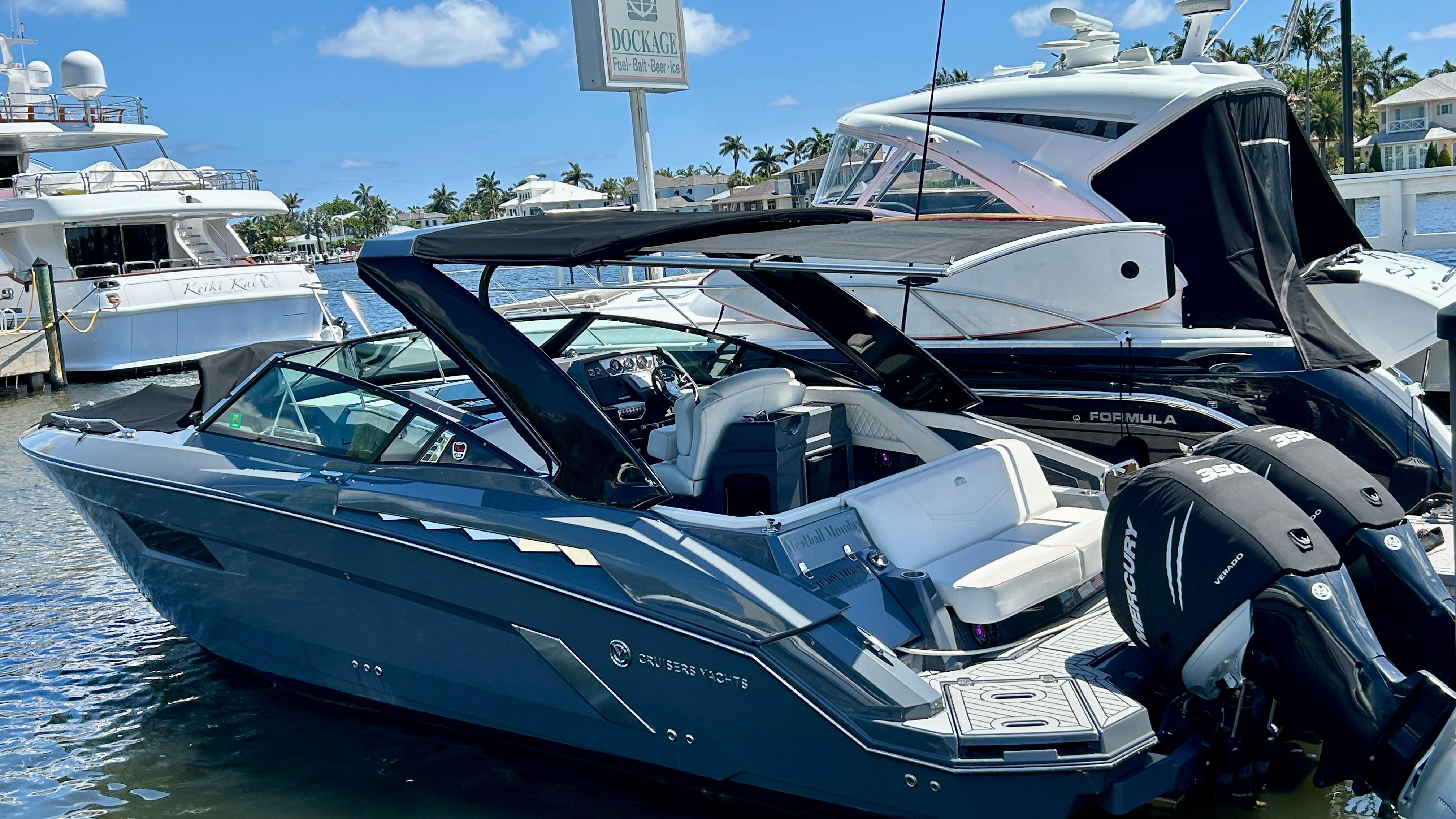 2021 Cruisers Yachts 338 South Beach Edition Bow Rider