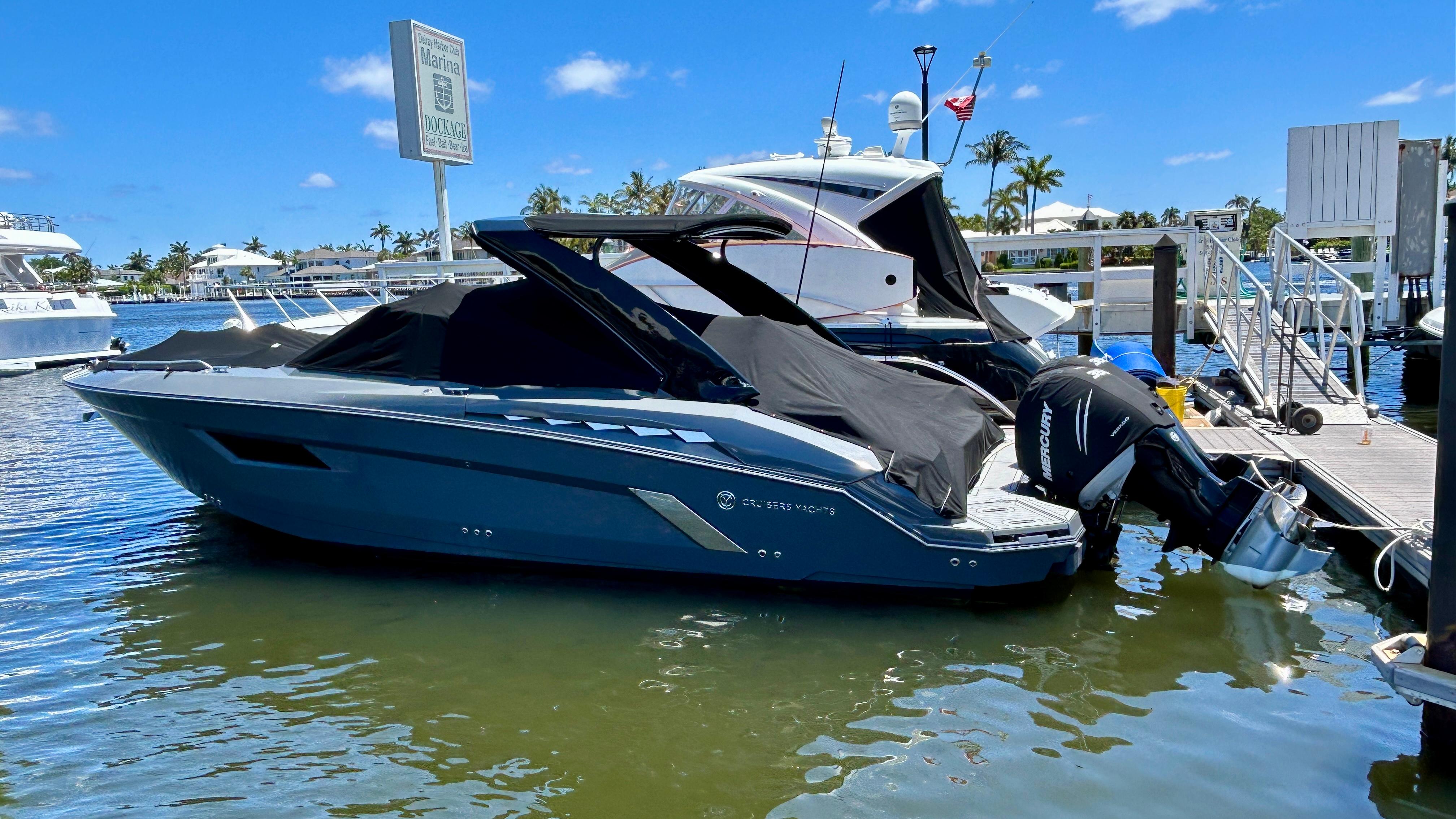 2021 Cruisers Yachts 338 South Beach Edition Bow Rider