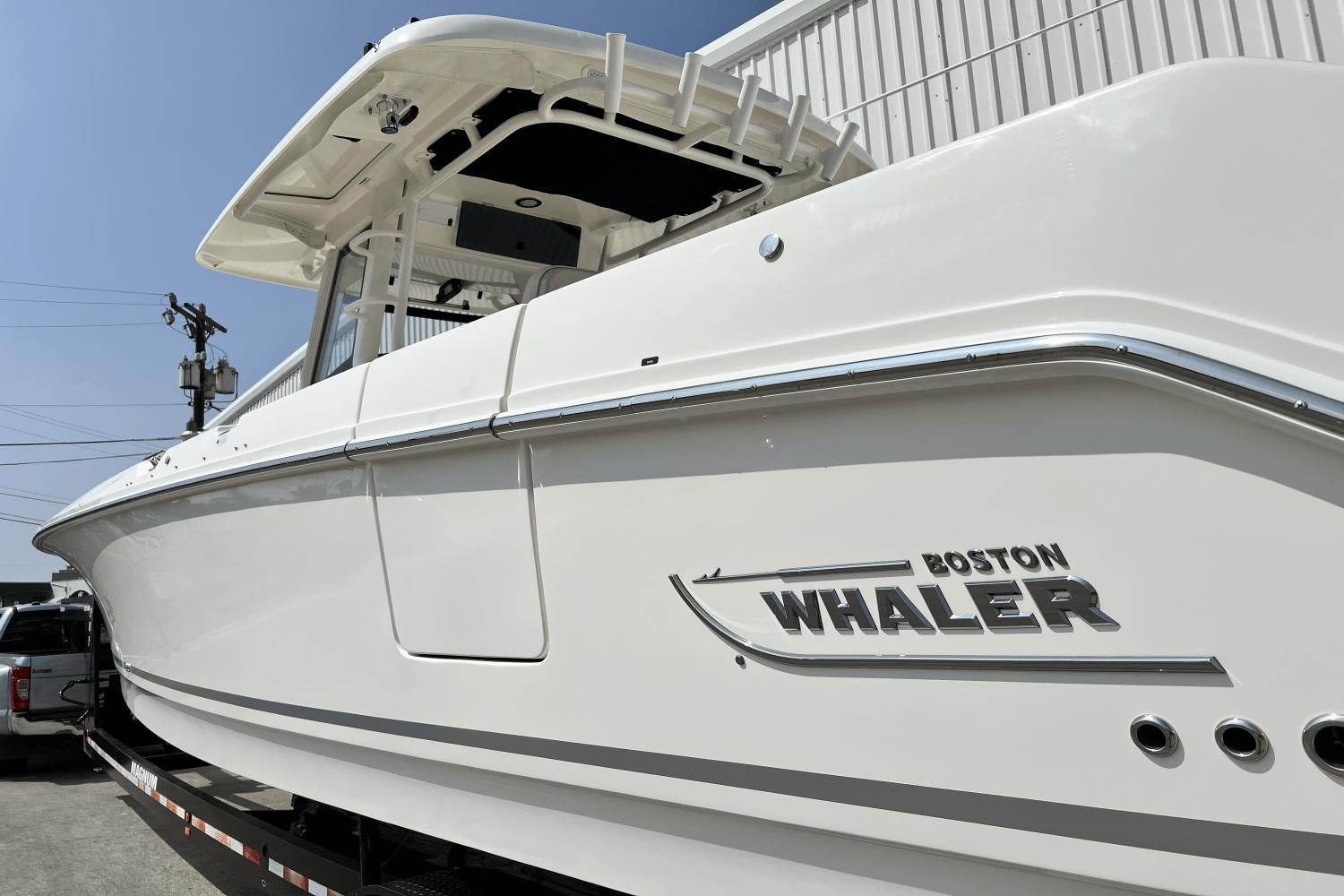 2024 Boston Whaler 330 Outrage