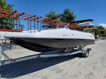 2022 Hurricane SunDeck Sport CC 231 OB