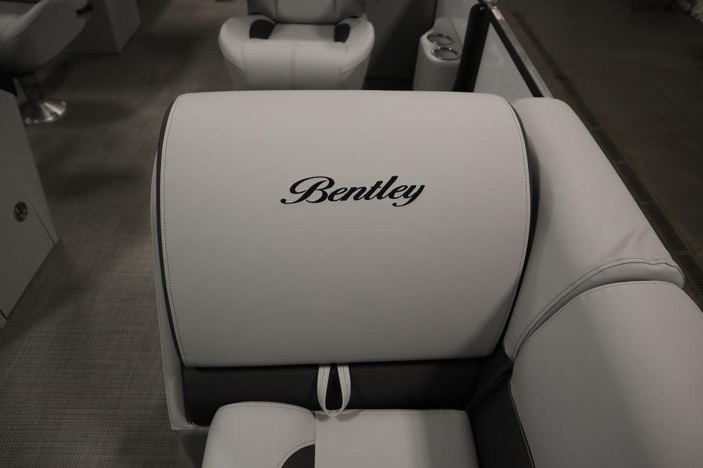 2024 Bentley Pontoons 220 navigator