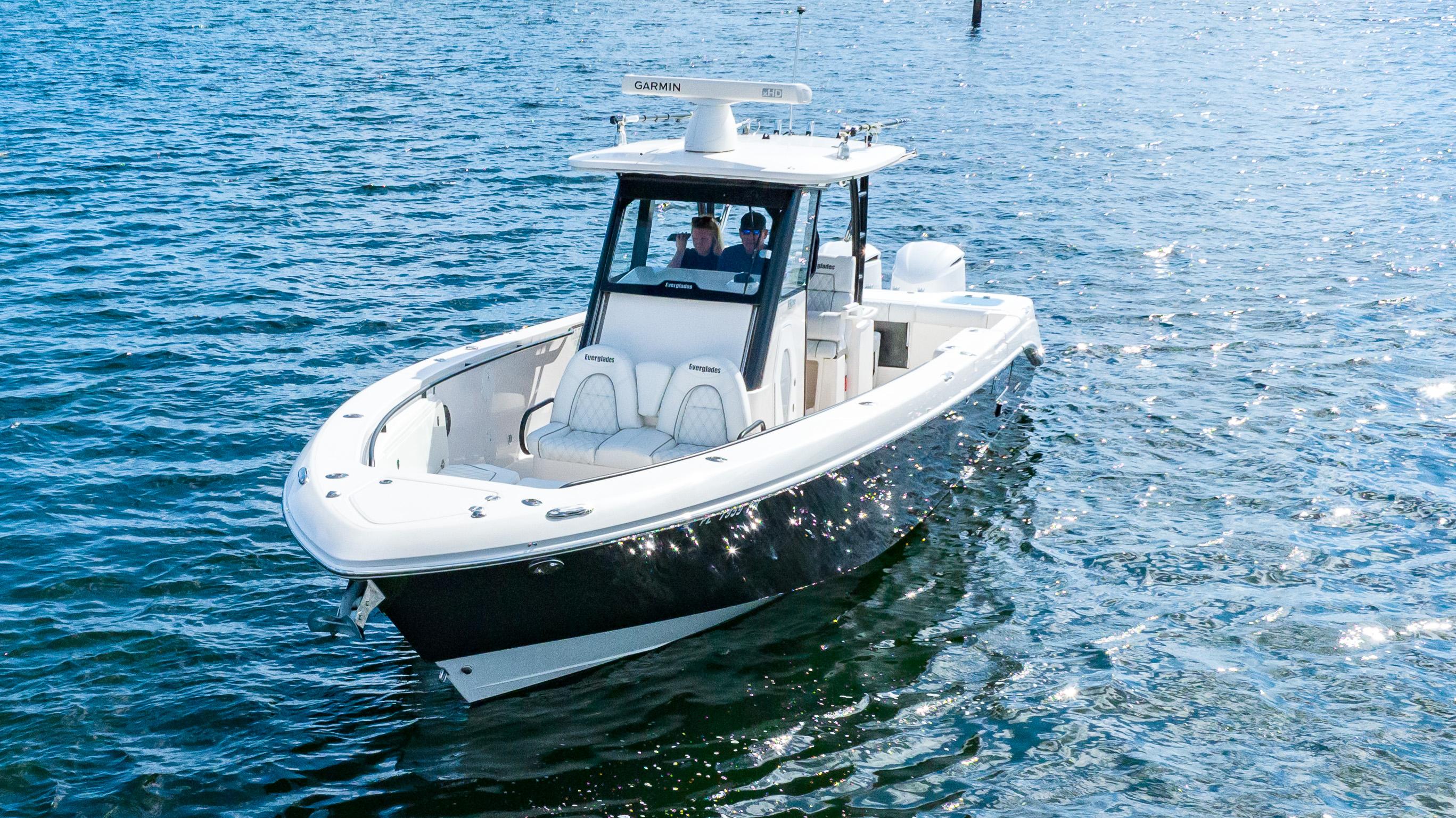 2014 Everglades 325 Center Console