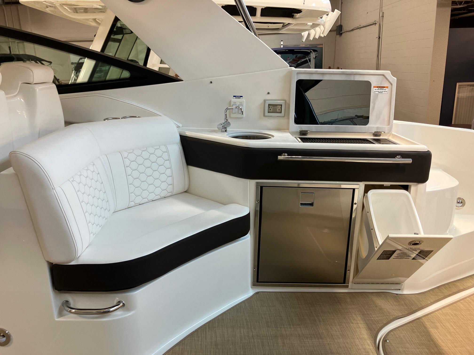 2024 Sea Ray 320 Sundancer