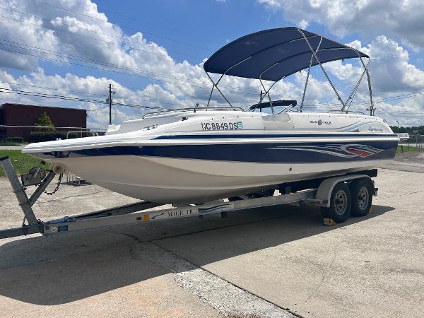 Used 2011 Hurricane SunDeck Sport 201 I/O, 30134 Douglasville - Boat Trader