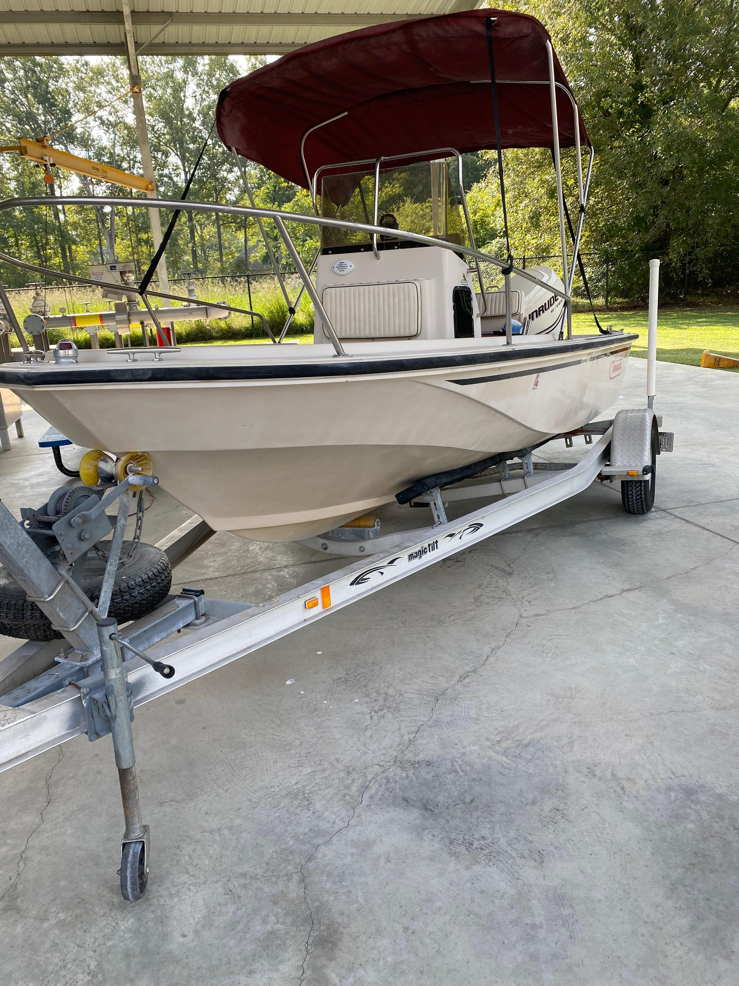 1995 Boston Whaler 17 Foot Outrage