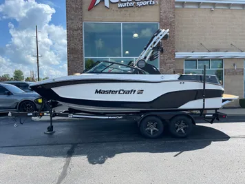 2024 MasterCraft XT20