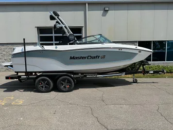 2023 MasterCraft XT20