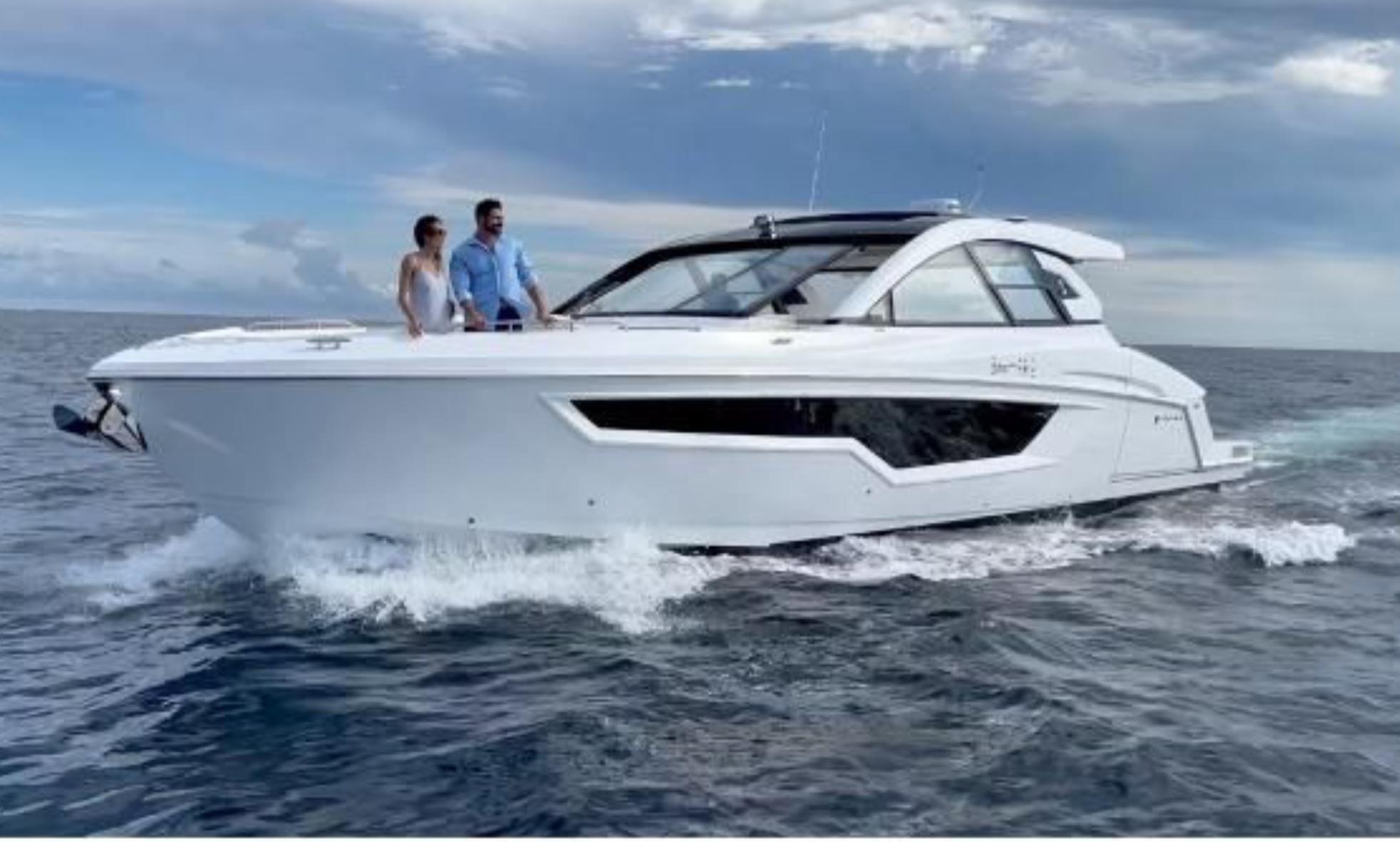 New 2024 Cruisers Yachts 50 GLS 92663 Newport Beach Boat Trader   8571023 20221025152413752 1 XLARGE 