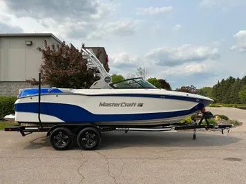 2023 MasterCraft XT23