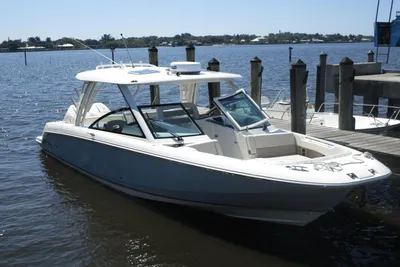 2024 Boston Whaler 320 Vantage