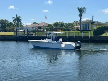 2020 Sea Hunt - Exterior profile on the water