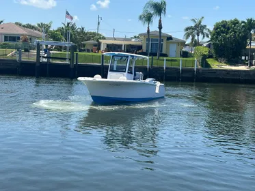 2020 Sea Hunt - Exterior profile on the water