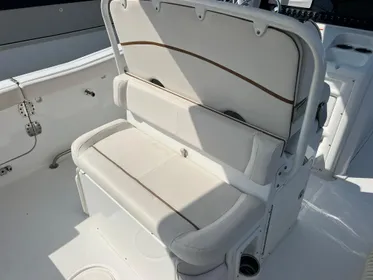 2020 Sea Hunt - Forward seating