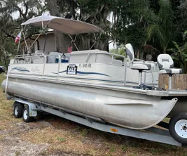 2004 Smoker Craft Sunchaser