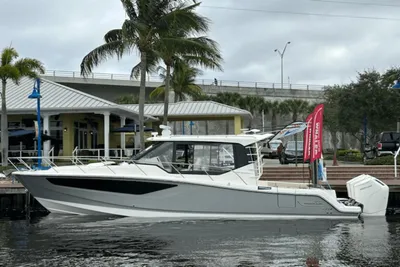 2024 Boston Whaler 405 Conquest