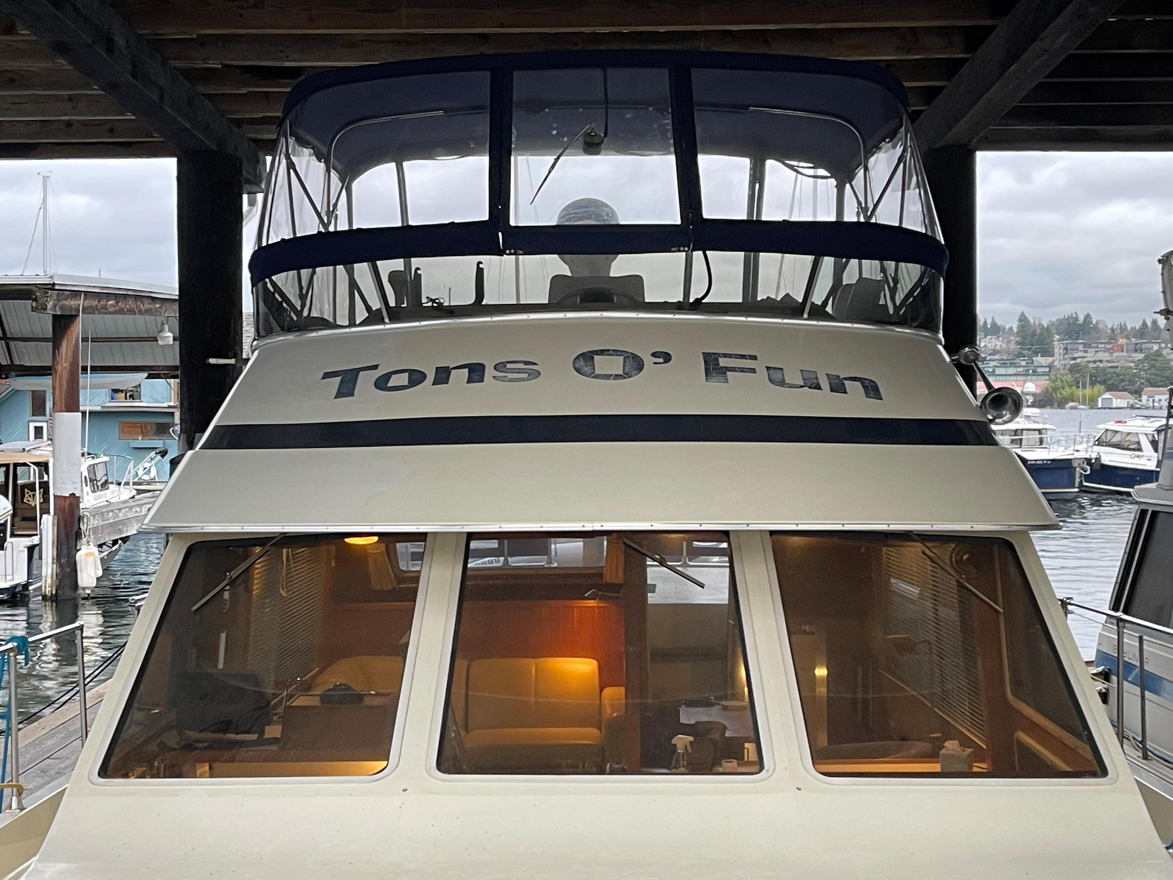 1986 Tollycraft Cockpit Motor Yacht