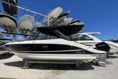 2023 Sea Ray SLX 260 Outboard