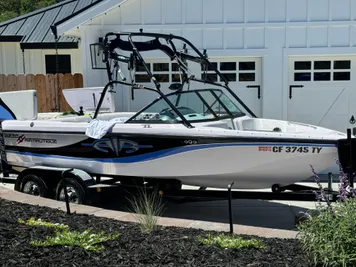 2002 Correct Craft 210 Super Air Nautique