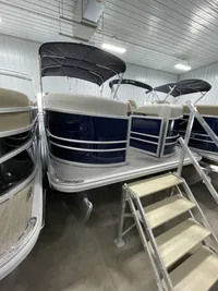 2024 Sylvan 820 PARTY FISH 90HP VMAX BUNK TRAILER