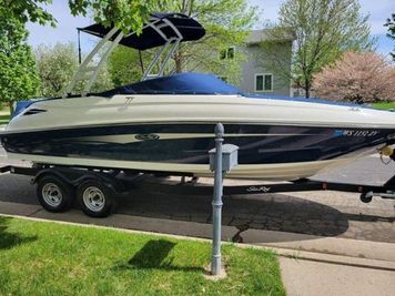 2017 Sea Ray 240 Sundeck
