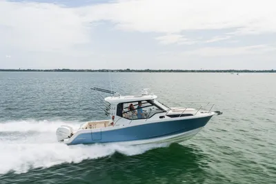 2024 Boston Whaler 325 Conquest