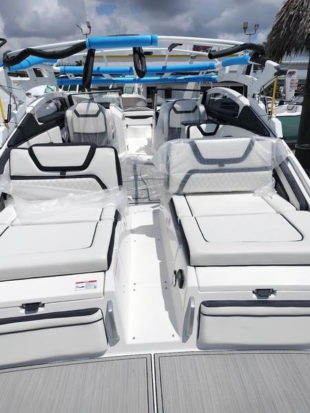 2024 Yamaha Boats 275SE