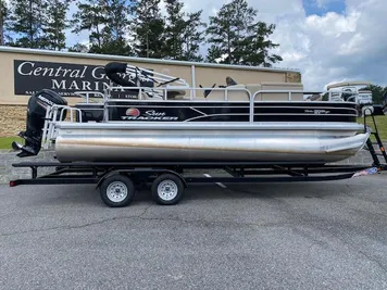 2019 Sun Tracker Fishin' Barge 20 DLX