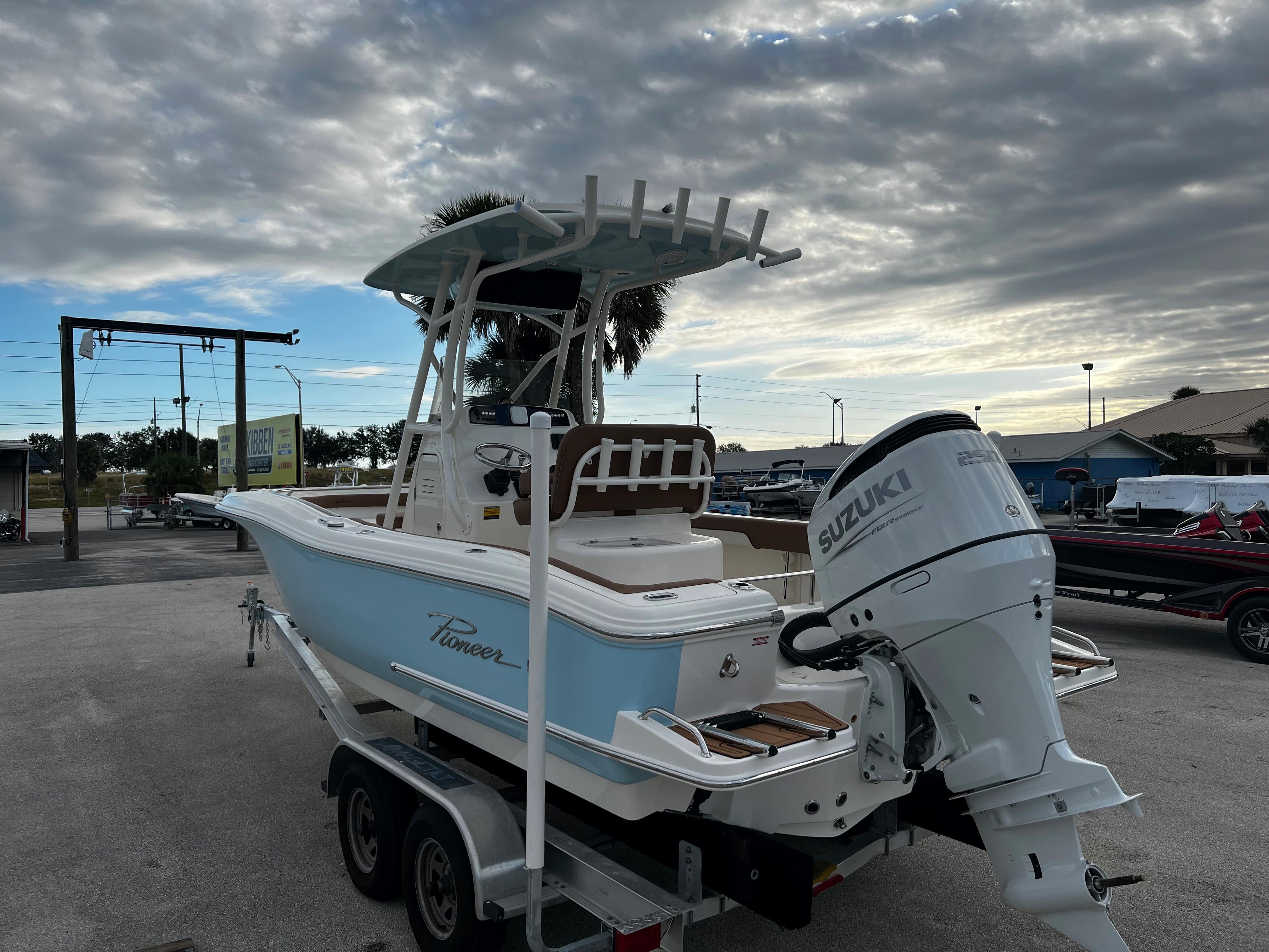 2024 Pioneer 222 Sportfish