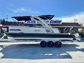 2022 Avalon Excalibur Elite Windshield 25' w/ Twin 300HP Mercury Racing Motors!