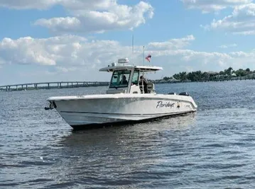 2018 Boston Whaler 330 Outrage