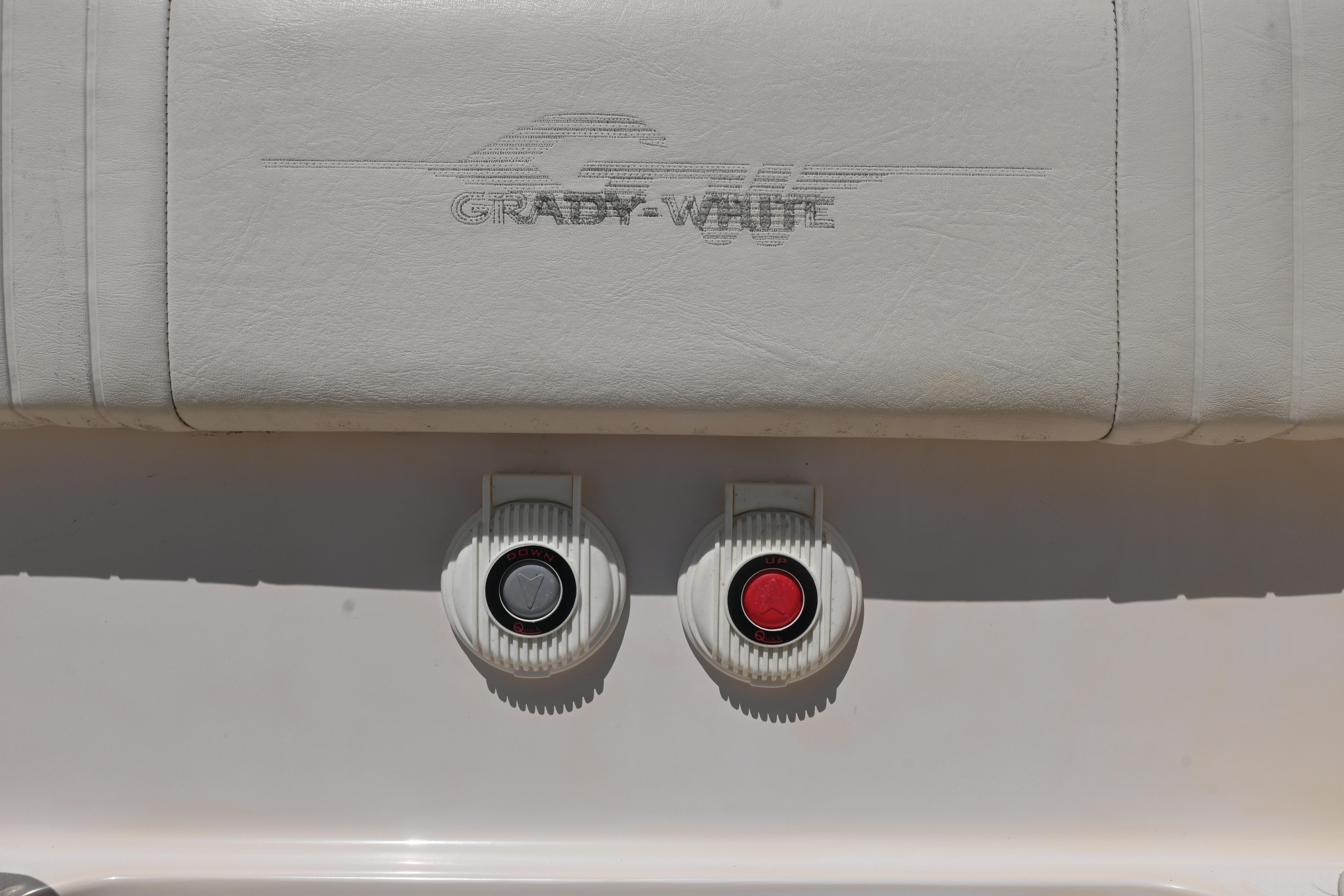 2008 Grady-White 306 Bimini CC
