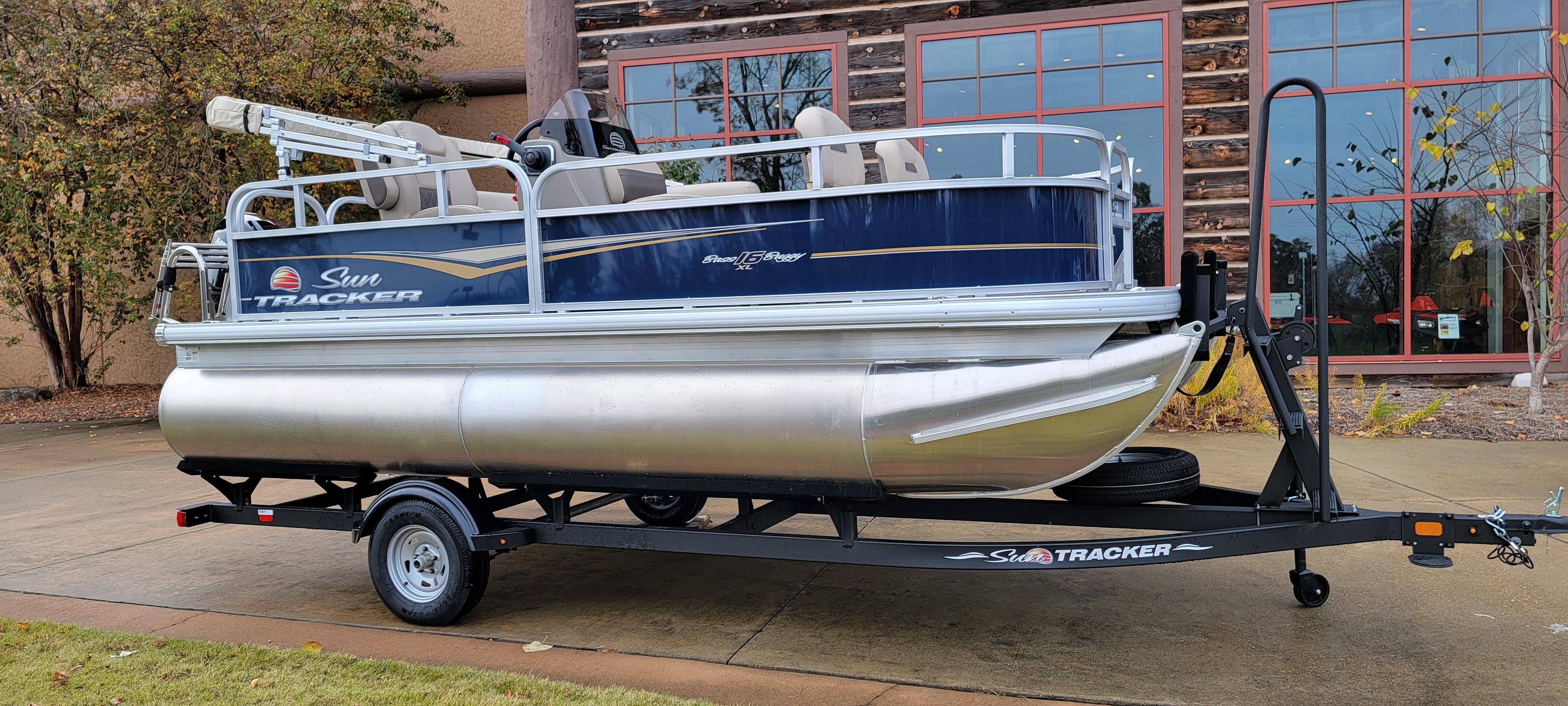 BASS BUGGY 16 XL Select - SUN TRACKER Fishing Pontoon Boat