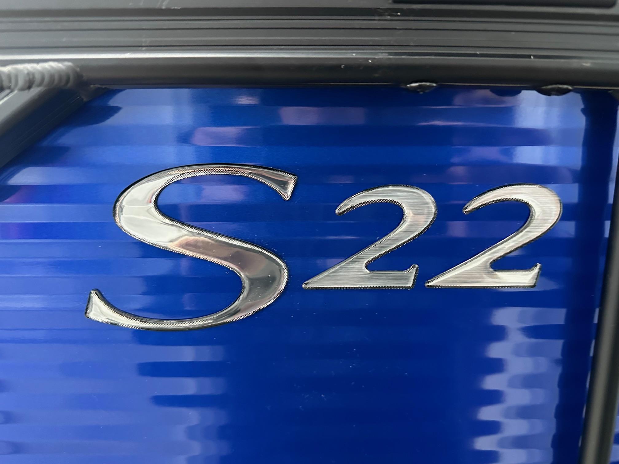 2024 Bennington 22 SSB SwingBack Tritoon w/ Yamaha 175 Hp (In Stock)