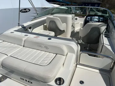 2008 Sea Ray 210 Sundeck